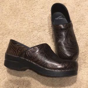 Dansko Professional Tooled Leather Clog size 39